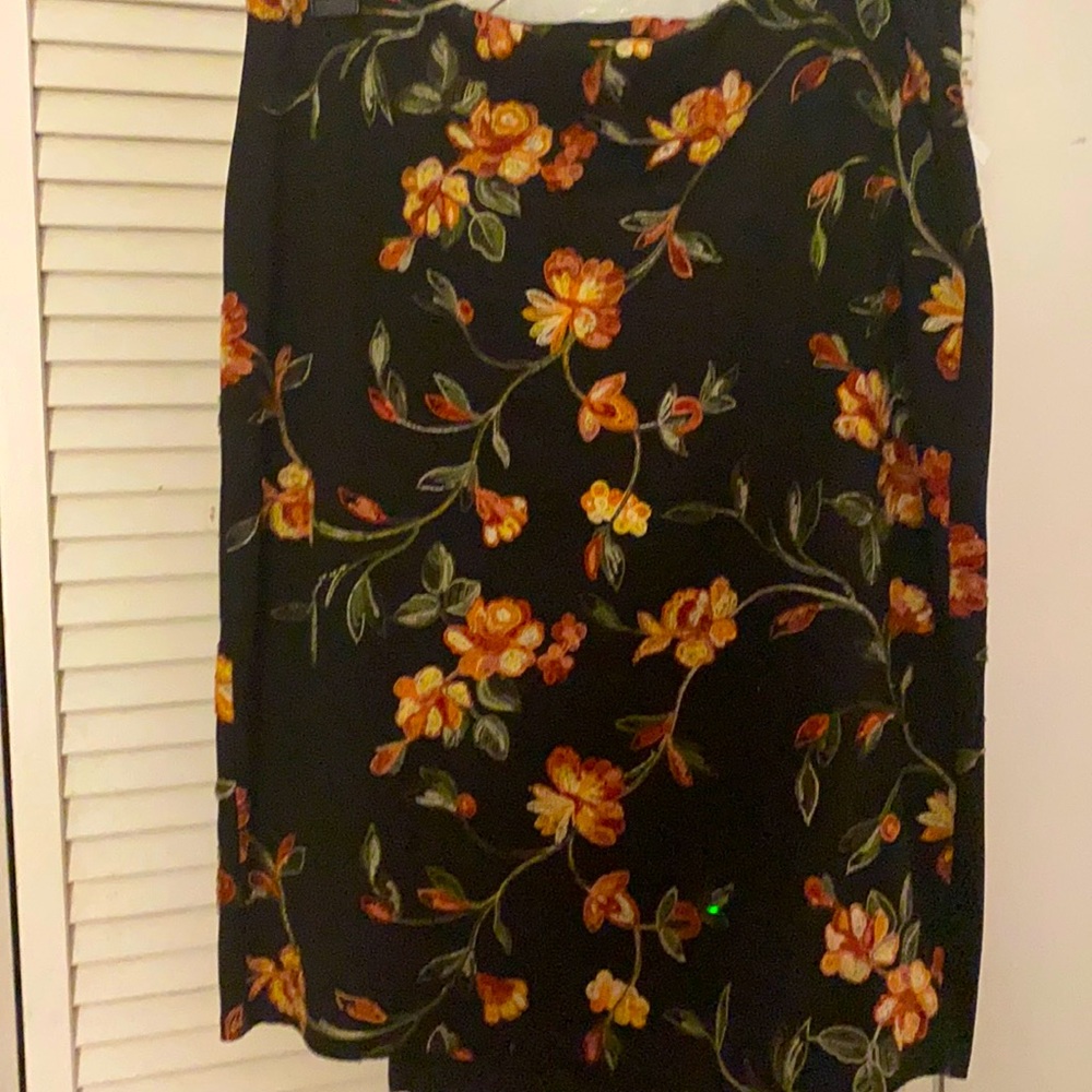 FLROAL KNEE LENGTH SKIRT